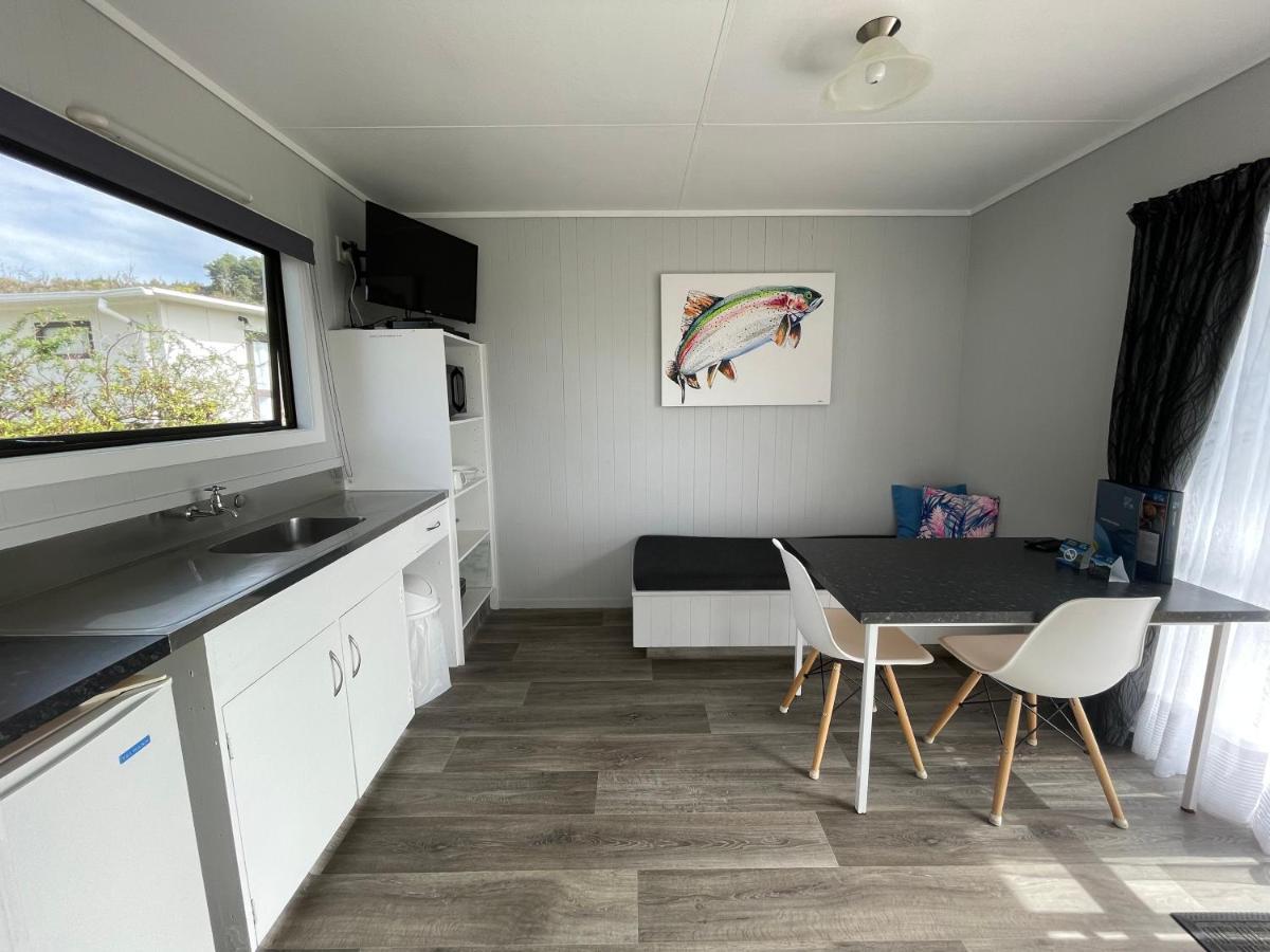 Motutere Bay Top 10 Holiday Park Turangi Exterior photo